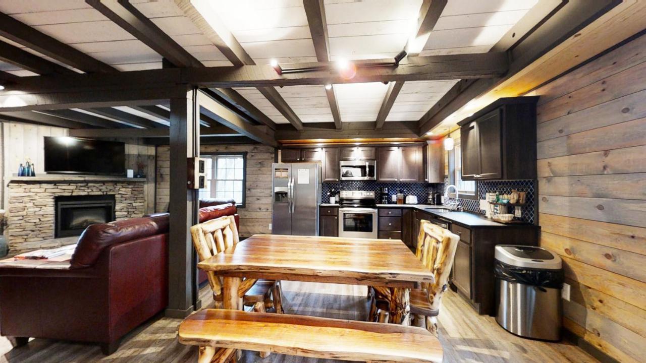 גטלינבורג Bigfoots Hideaway Cabin מראה חיצוני תמונה