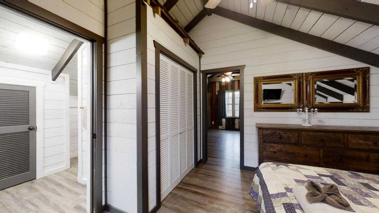 גטלינבורג Bigfoots Hideaway Cabin מראה חיצוני תמונה